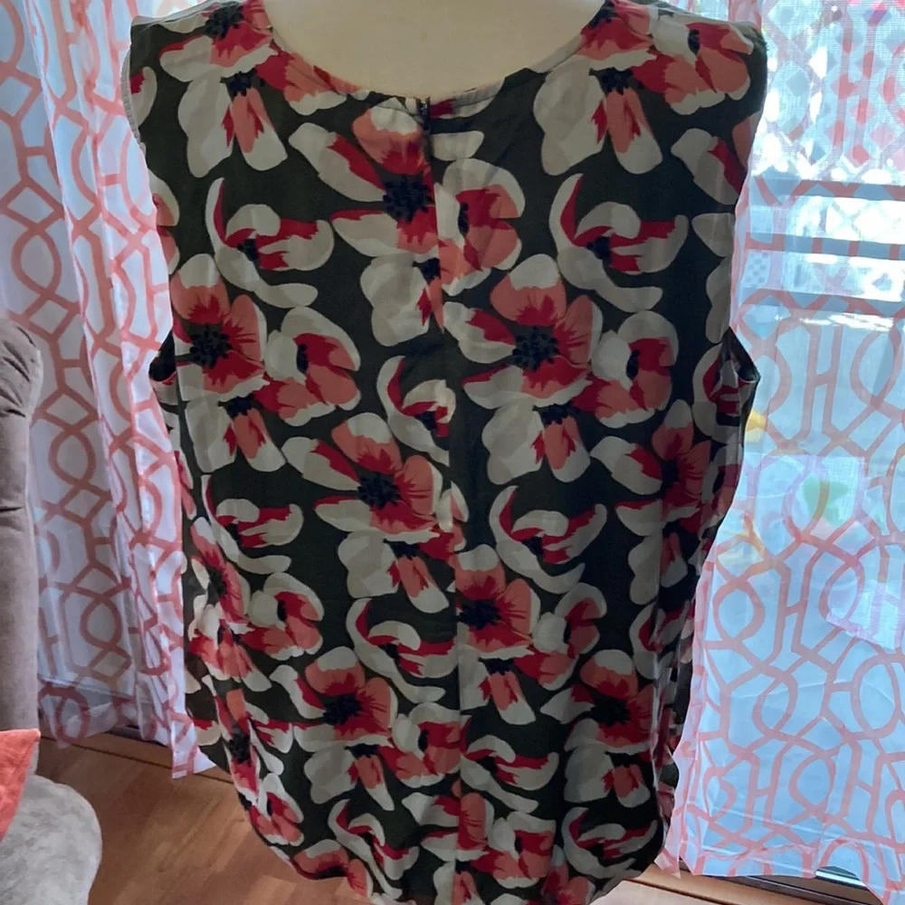Womenโs Liz Claiborne Collection Sleeveless Blouse XL NWT Tuscan Olive M #50 - Picture 1 of 17